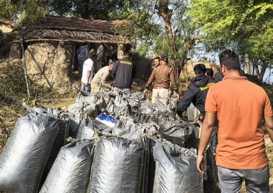 2 thousand kilograms of poppy husk was found in a house built on an island in the middle of the Chambal river
