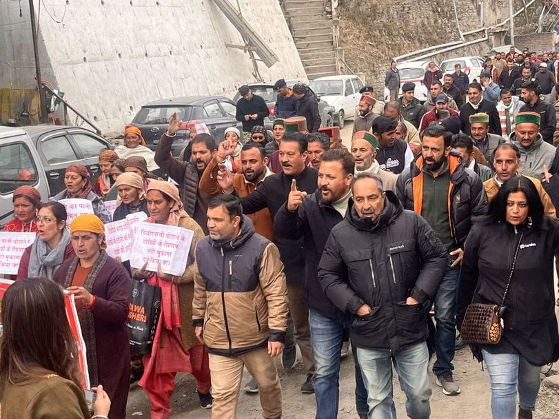 Water scam in Theog, Mahapanchayat in Theog, Demonstration in Theog, ShimlaWater scam in Theog, Mahapanchayat in Theog, Demonstration in Theog, Shimla