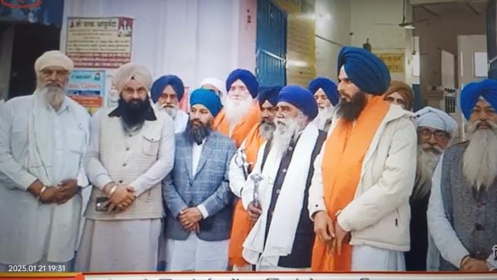 12 members from three districts held discussions, emphasis on promoting Sikhi