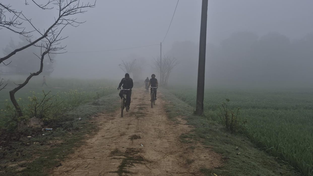 Fog stopped the speed of vehicles, people shivered due to icy winds