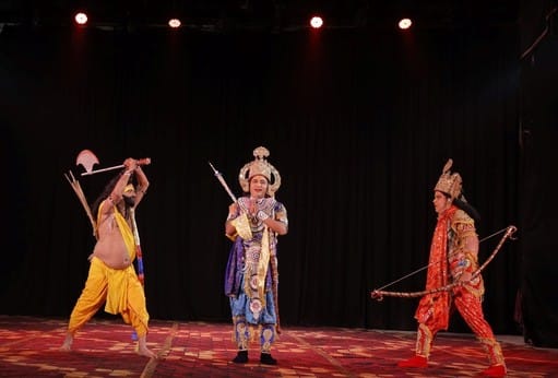 Artists who shine on the big screen wander around the district to perform
