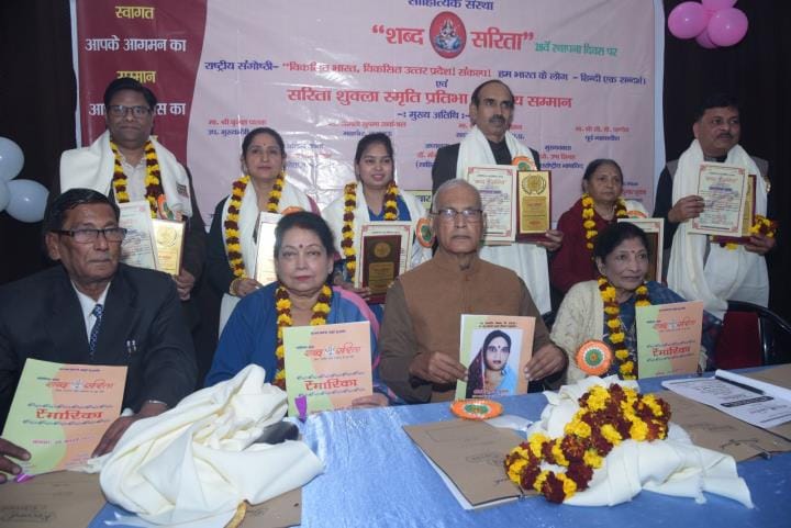 Consideration should be given to making Hindi a commercial language.