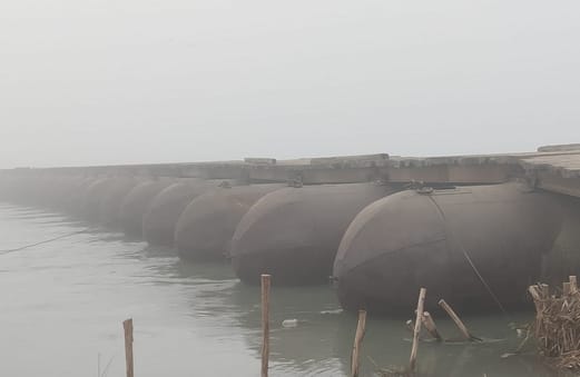 The demand for construction of a concrete bridge at Dabalgarh on the Ganga river gained momentum