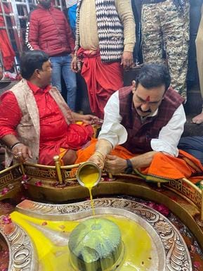 Former Home Minister Narottam Mishra reached the court of Angareshwar on Tuesday