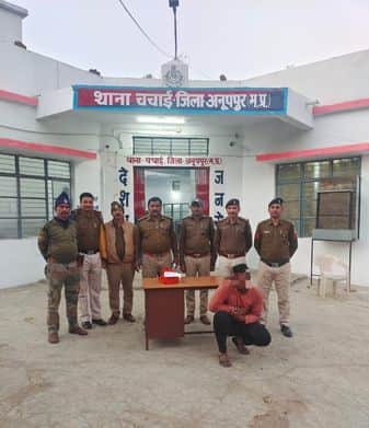 पुलिस की गिरफ्त में आरोपी