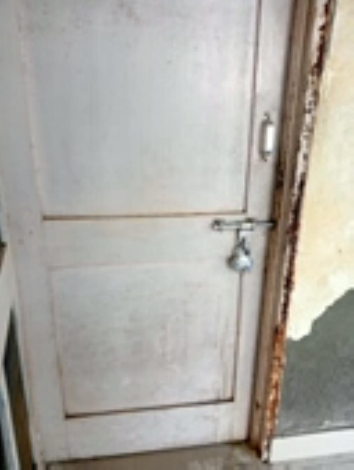 Patwarkhana locked, people lost for work