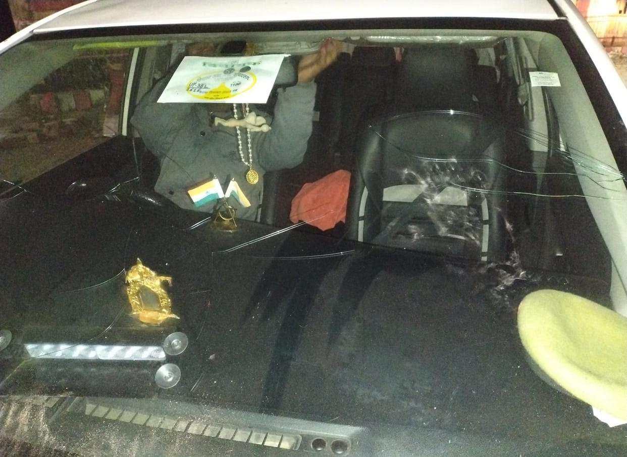 Sambhal: Youth threw stones at the car of Minister of State Gulab Devi