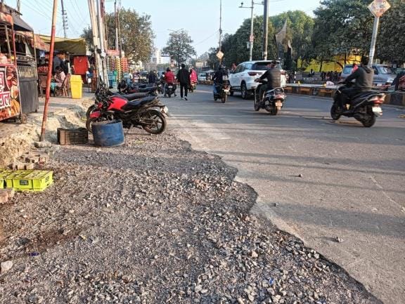 Dividers at Telibagh intersection will be broken, road will be widened