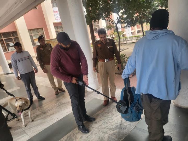 Republic Day: Police Commissioner conducted surprise inspection with sniffer dogs and anti sabotage team