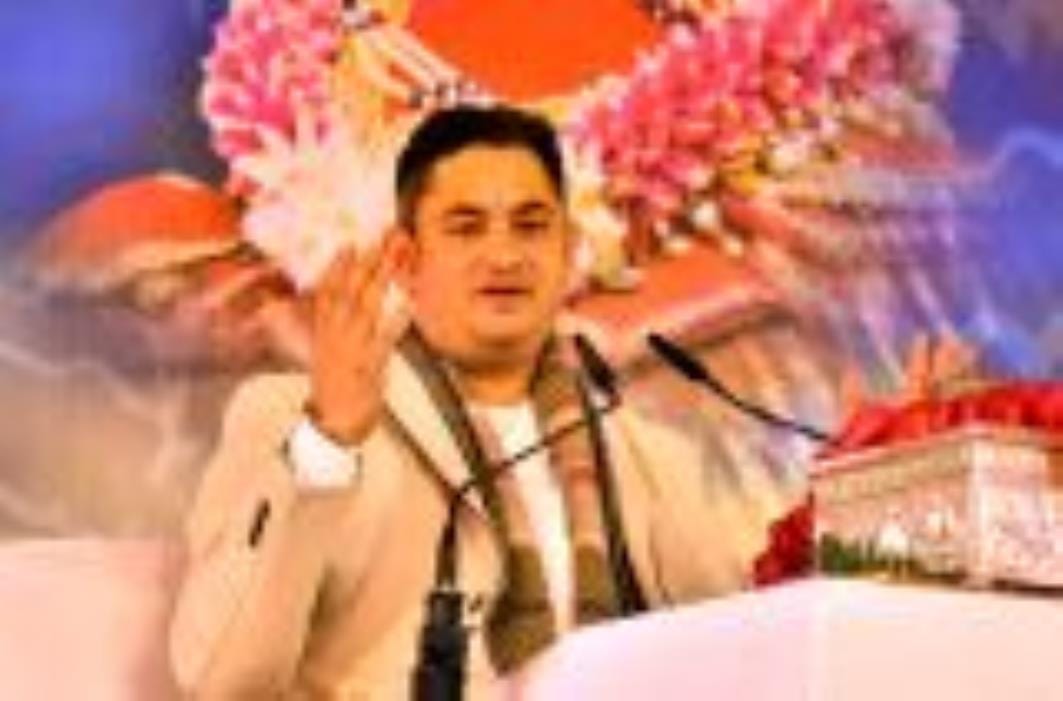 Devotees became emotional in the story of Radharaman