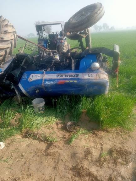 Tractor-trolley lost control and overturned due to helpless animal coming forward, driver died