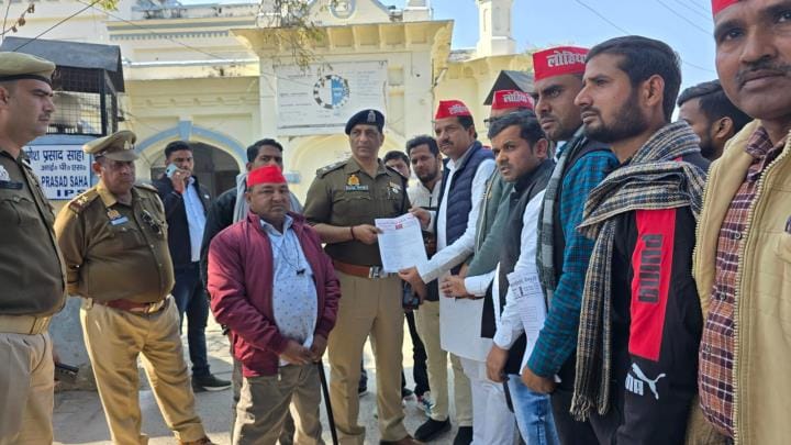 SP angry over comments on former CM Mulayam Singh, filed complaint