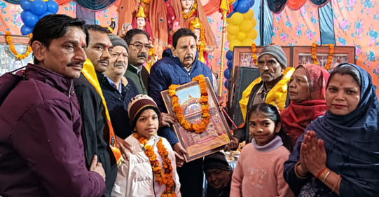 Prabhat Pheri taken out in the form of Shiva procession, devotees danced to the hymns