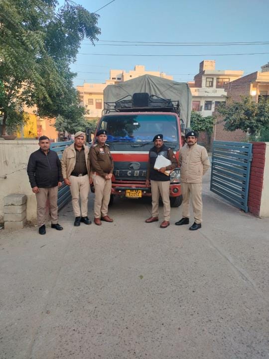 Three miscreants looted a canter full of liquor at gunpoint, police recovered it within two hours