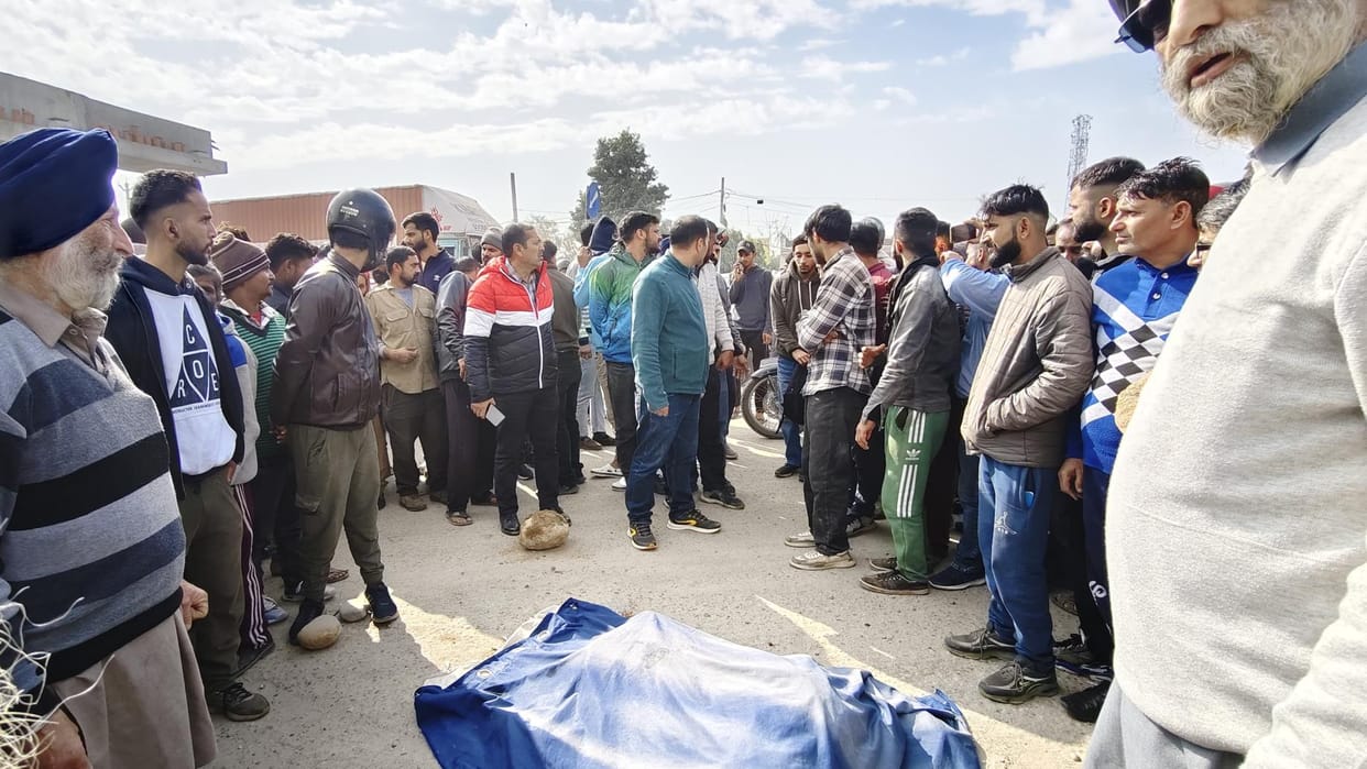 health worker death, people protest