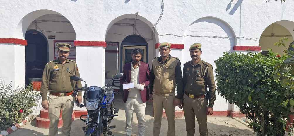 Smuggler arrested with 712 grams of opium