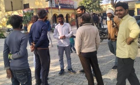 Accused of abandoning the gambler, Hindu unity group created ruckus at the police station