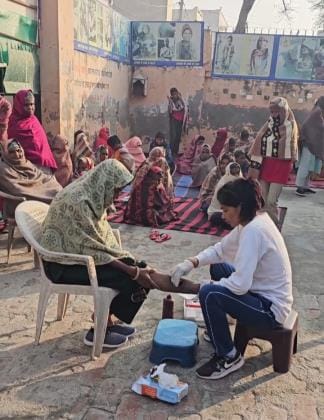 Bala Devi along with her colleague giving treatment to the injured woman. source itself