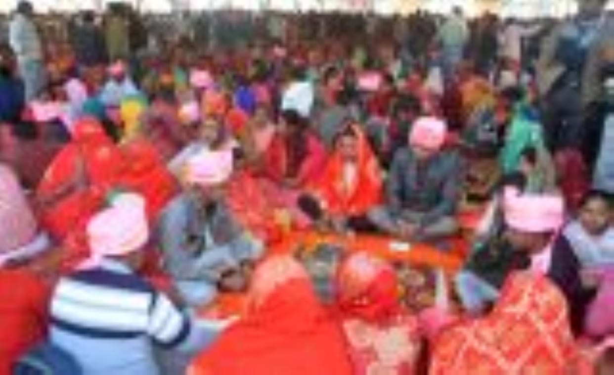 The mandap is decorated, the wedding music is played... 412 brides are waiting for the shagun (gift) from the government