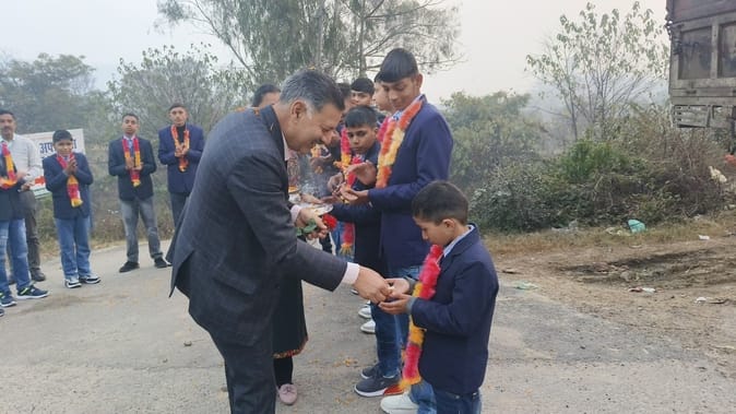 16 children went on exposure visit under Chief Minister Sukh Ashray Yojana