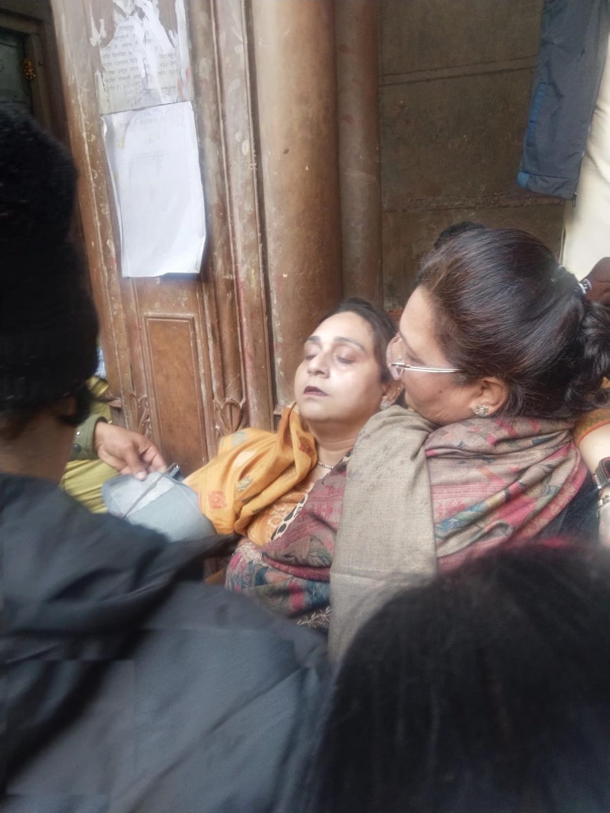 Monkeys threw brick on a devotee