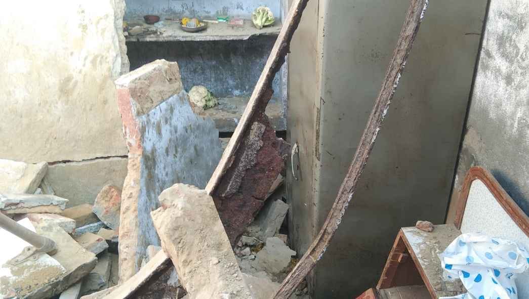 Roof of house collapsed in Baliala, mother and daughter safe