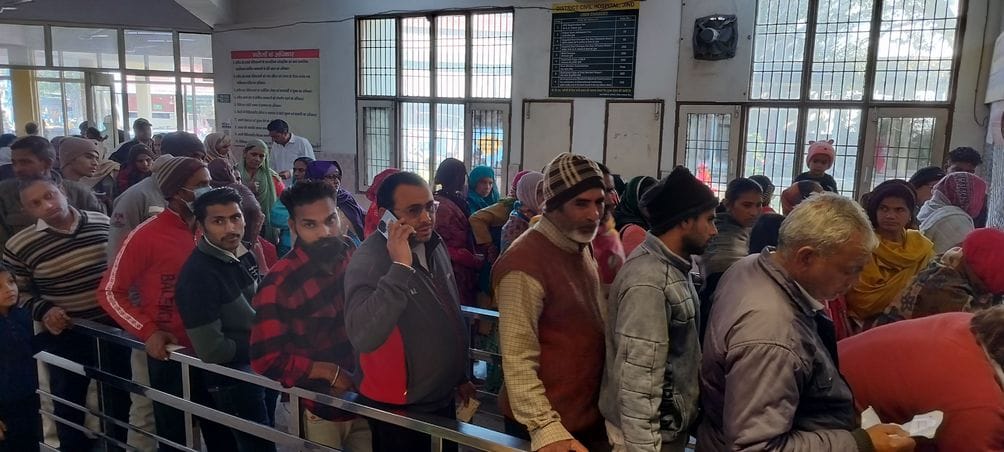 700 patients are coming to Civil Hospital every day with viral fever, cough and cold.