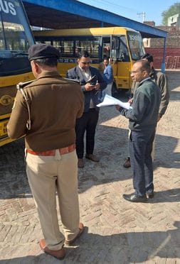 Challan of five private school buses, fine of Rs 27 thousand