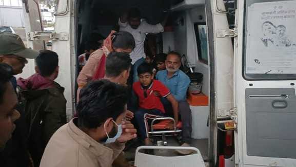 Betul: School bus accident, 12 children and two women injured