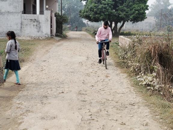 Traffic is forced on broken road, pedestrians are facing problems