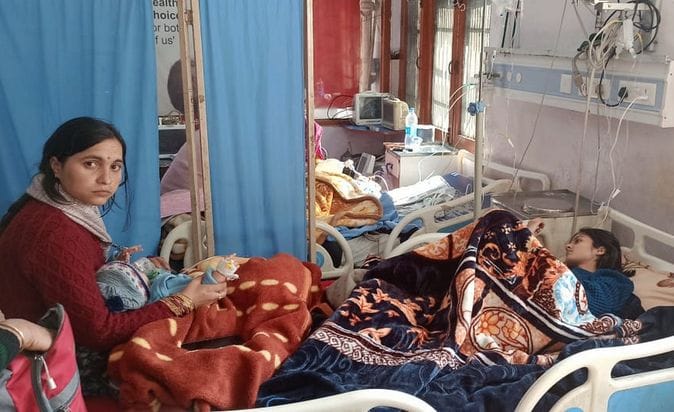 There is a shortage of beds in the pediatric ward, two children are treated on one bed.