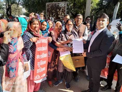 Anganwadi workers and assistants demonstrated