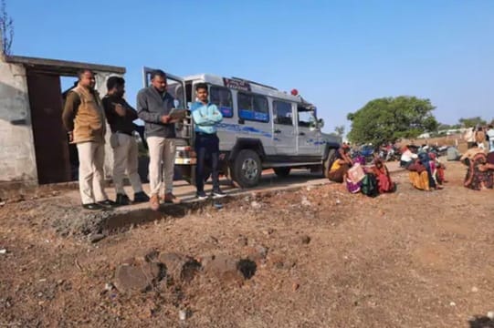 घटनास्थल पर मौजूद बाजना थाना पुलिस