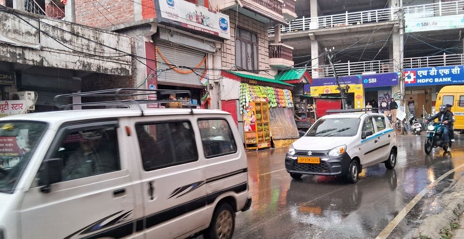 Two cars collide at Pathankot Chowk