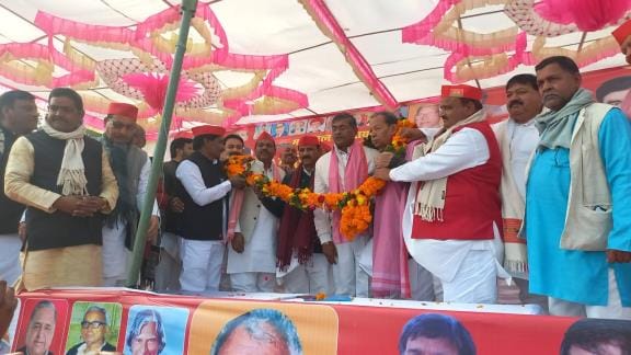 Karpuri struggled for the socio-economic and educational upliftment of backward classes.