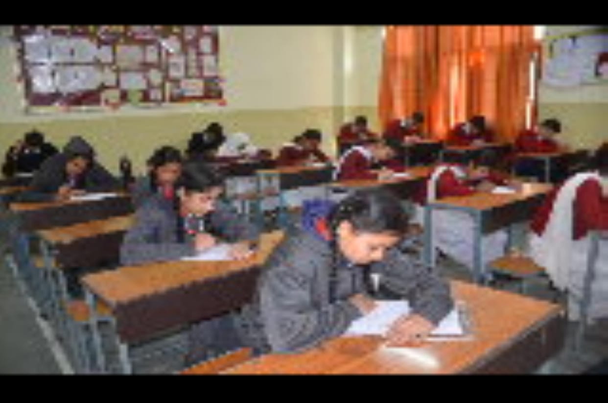 Students of 10 Schools Perform in Quiz Competition