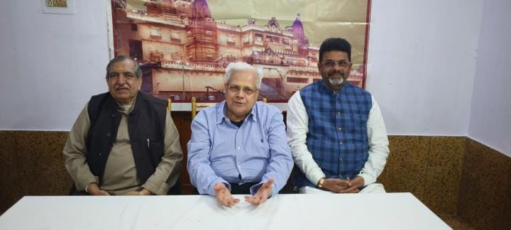 The gold-studded Shrimad Bhagwat will be kept in the Bhagwat Bhavan of Shri Krishna's birthplace