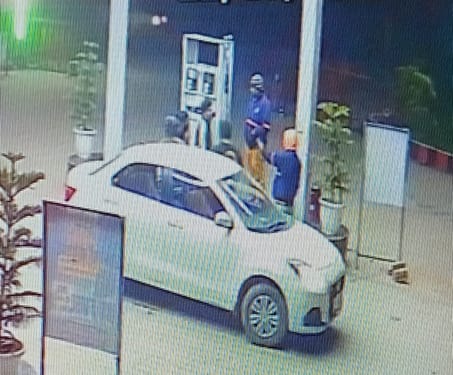 Salesman beaten with bricks at petrol pump