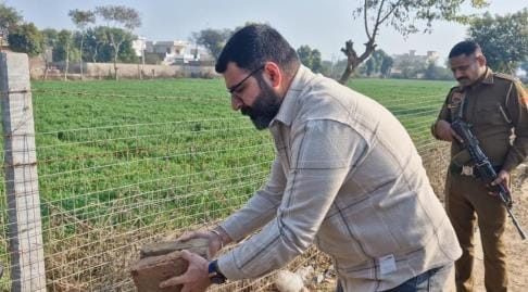 MLA Gokul Setia checked the records of development works, collected samples of Khajakheda Road