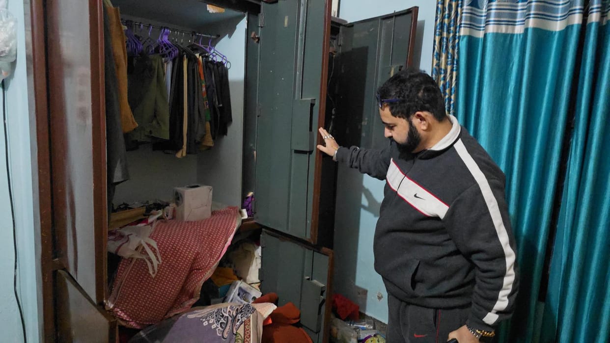 Theft in Shiva Nagar