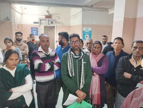 People are suffering from dry cough and high fever due to fluctuations in weather.