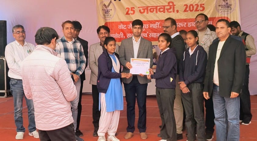 Asia's Panchaur Sampli School's quiz team honored
