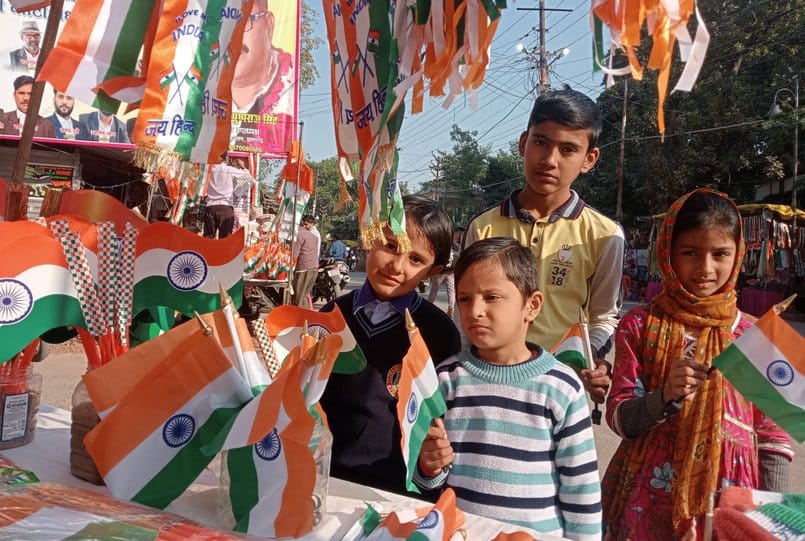 The city lit up like the tricolor, today patriotic songs will echo