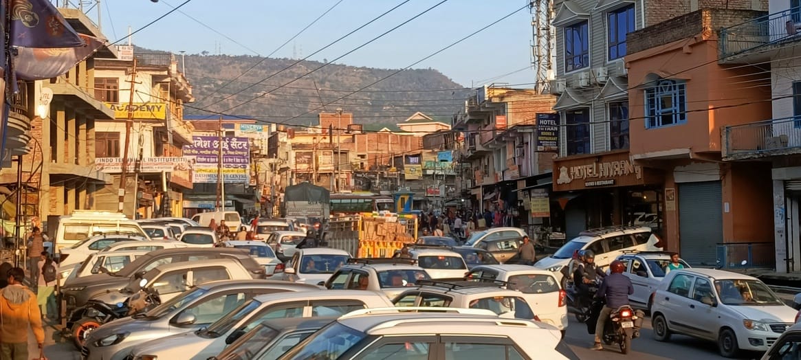 Efforts to bring new parking plan for Ghumarwin on the ground intensifies