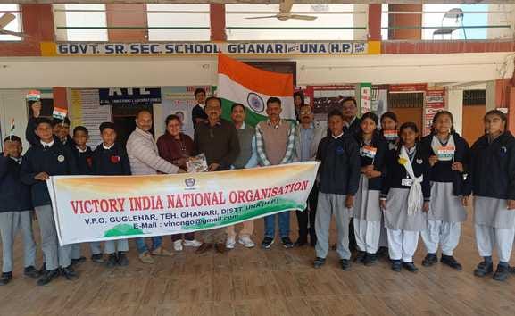 Tricolor distributed among students, NSS volunteers showed enthusiasm