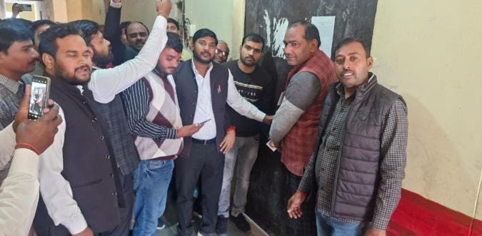 Registration office locked in protest against increase in circle rates