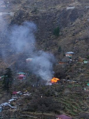 Six rooms in two houses burnt in Nigulsari