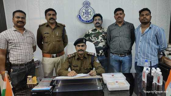 Chhindwara UP most wanted turned out to be a cunning thief stolen jewellery worth lakhs in Gulabra