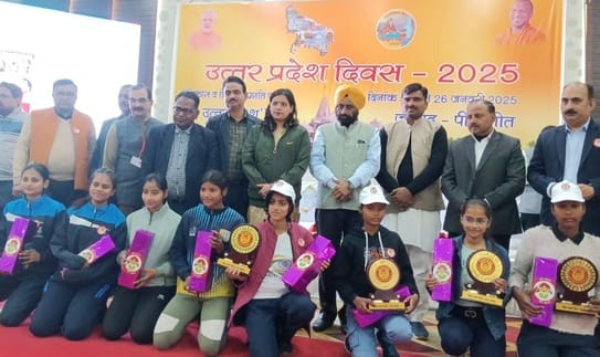 UP Diwas: Beneficiaries got house keys, disabled got tricycles