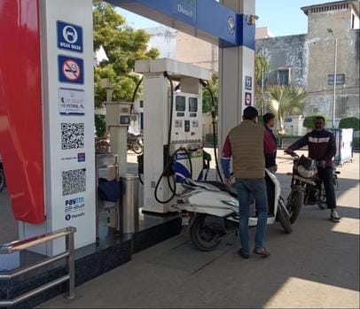 No effect seen yet on petrol pumps, rule will be implemented from today